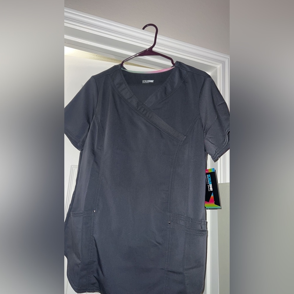 Grey female/unisex,top and bottom brand new scrubs